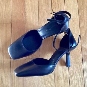 Massimo Dutti Square- Toe  Black Ankle-Strap Heels - Classic Leather Pumps